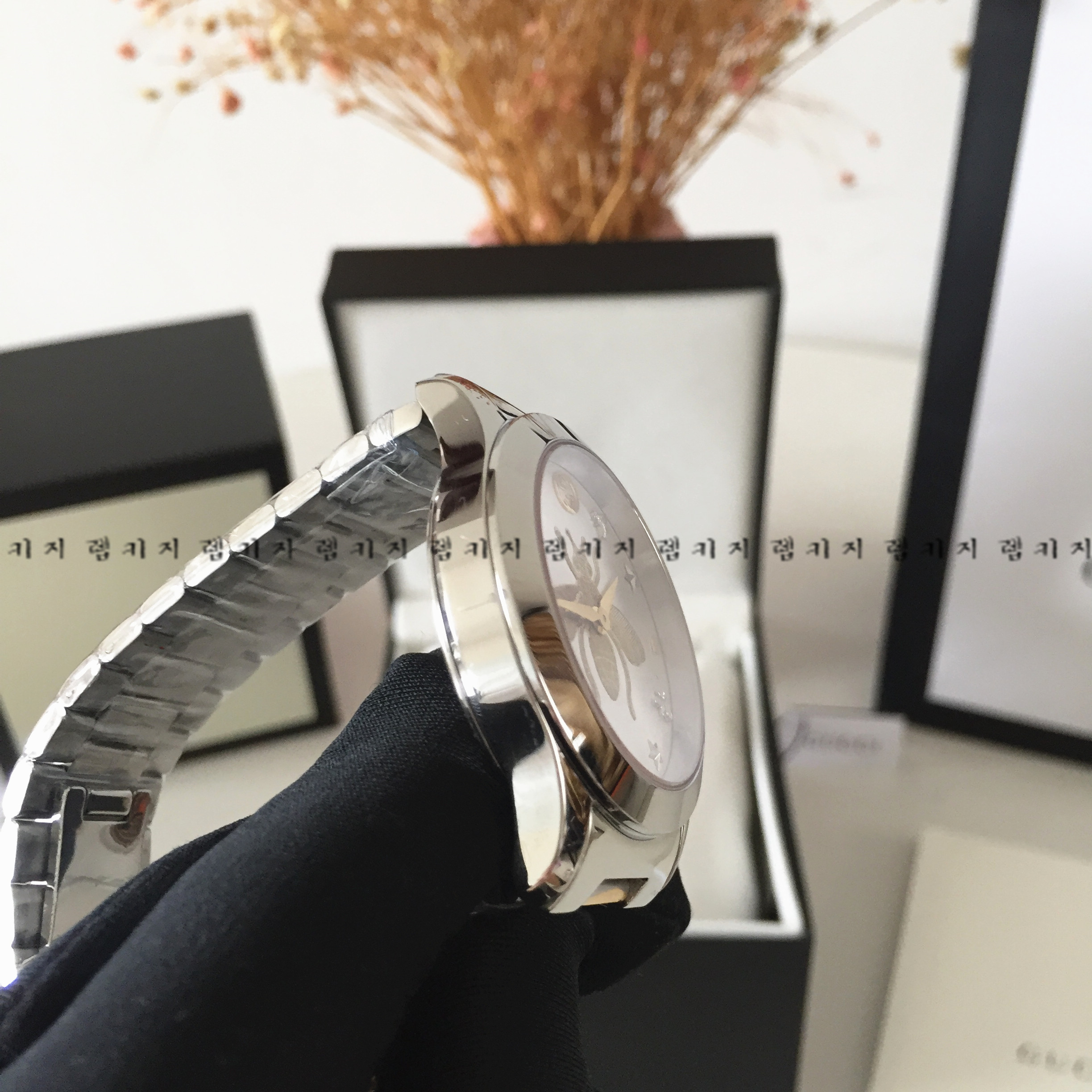 구찌 G 타임리스 꿀벌 콤비 메탈시계